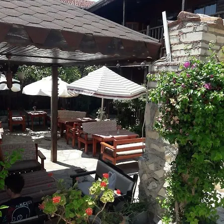 Rose Hotel Side