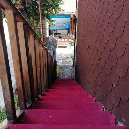 Rose Hotel Side